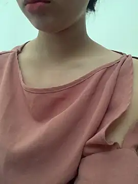 Nguyenha11 online show from 09/15/25, 08:25