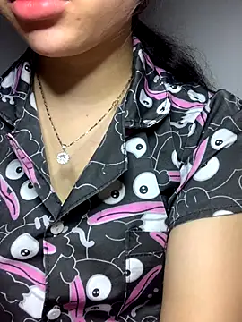 Nguyenha11 online show from 11/15/25, 10:23