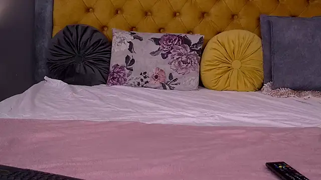 Jessica White  online show from 02/11/26, 05:12