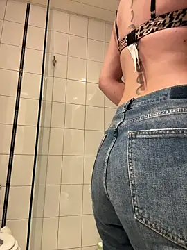 IsabellaEtha online show from 10/21/25, 10:49