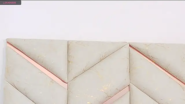 Snapshot of AlanaDoll chatting on 10/15/25, 03:01 AlanaDoll online show from 10/15/25, 03:01