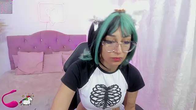 HANNI TAY online show from 11/25/25, 11:43