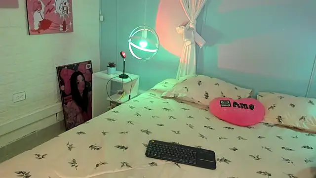 Hannahpage online show from 10/28/25, 12:09