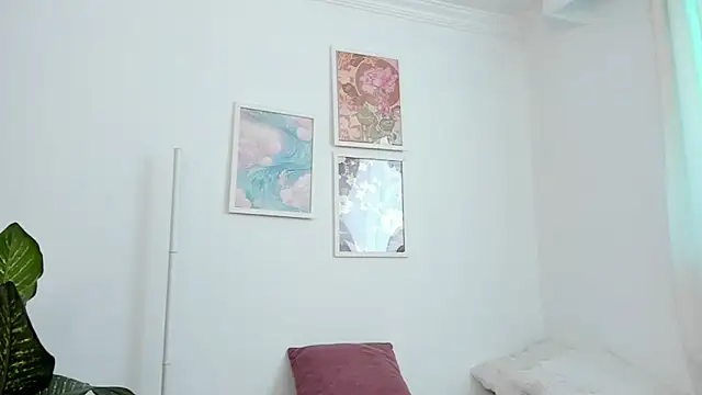 canelleGarces online show from 04/15/26, 07:58