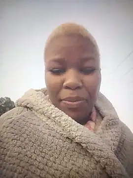 Seductive Yellow Titties online show from 09/11/25, 04:45