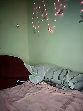 Seductive Yellow Titties online show from 03/15/26, 03:07