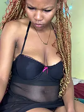 Seductive Yellow Titties online show from 05/17/26, 01:29