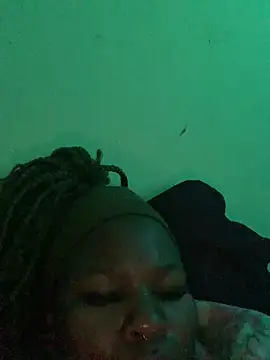 Seductive Yellow Titties online show from 05/29/26, 01:47