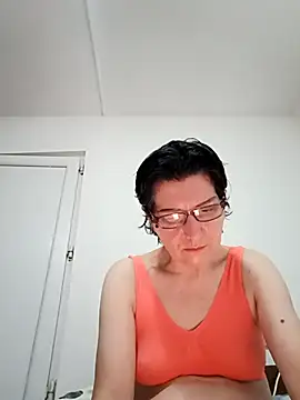 Vera Elle online show from 11/28/25, 03:42