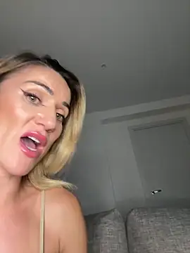 CamyBlossom online show from 10/15/25, 04:51