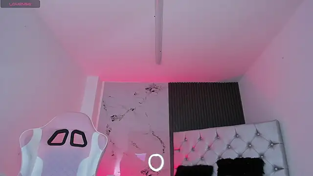 chloesagee online show from 10/30/25, 11:27