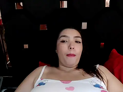 Snapshot of vegacristal88 chatting on 11/11/25, 03:12 vegacristal88 online show from 11/11/25, 03:12