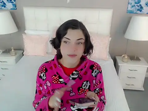 nathalialoes1 online show from 11/11/25, 12:05