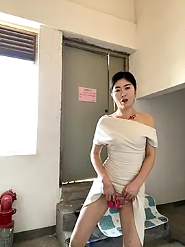 xtt1689999 online show from 11/30/25, 04:27