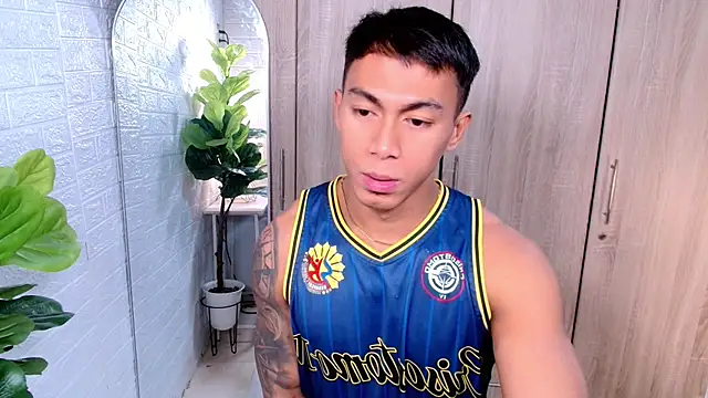 PinooyMilker online show from 10/10/25, 03:16