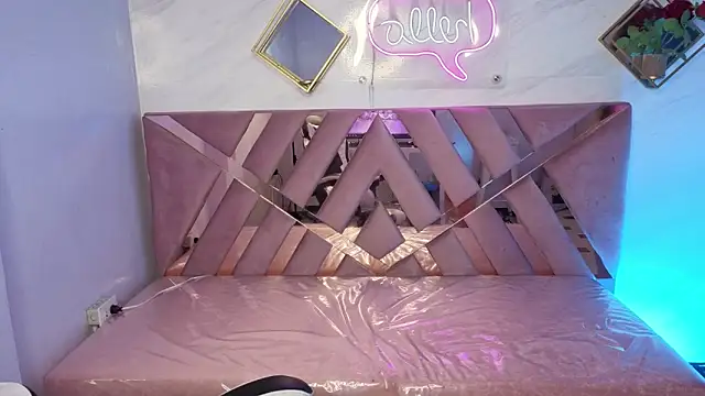 Snapshot of Luna_Star_v chatting on 11/26/25, 03:29 Luna Star v online show from 11/26/25, 03:29