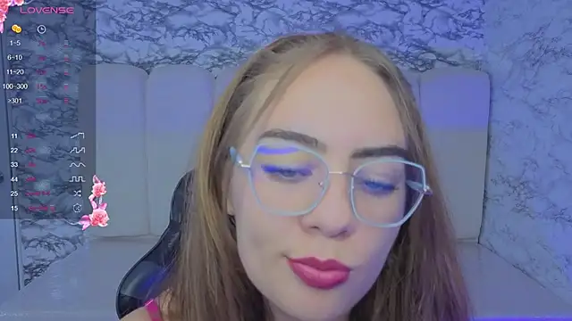 Snapshot of Luna_Star_v chatting on 11/27/25, 03:41 Luna Star v online show from 11/27/25, 03:41