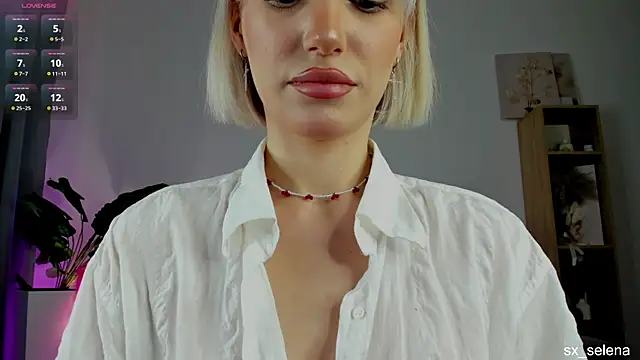 Ice Strawberry online show from 04/07/26, 03:07