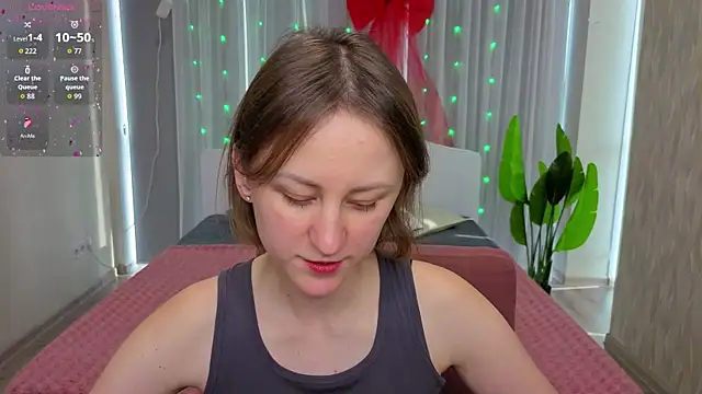 LuluChiiii online show from 12/15/25, 11:03