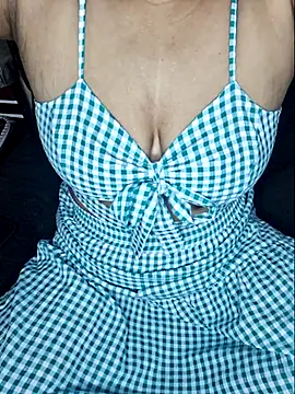 Snapshot of linishal chatting on 11/20/25, 04:18 linishal online show from 11/20/25, 04:18