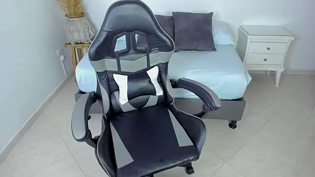 luccia smith online show from 10/02/25, 12:34