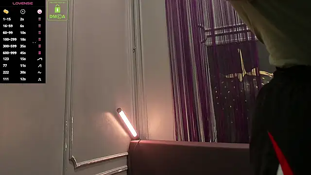 Snapshot of OliverSport chatting on 10/10/25, 10:47 OliverSport online show from 10/10/25, 10:47