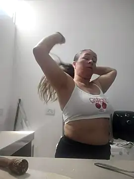 Snapshot of Nala1986 chatting on 10/19/25, 05:02 Nala1986 online show from 10/19/25, 05:02