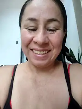 Snapshot of Nala1986 chatting on 10/25/25, 04:35 Nala1986 online show from 10/25/25, 04:35