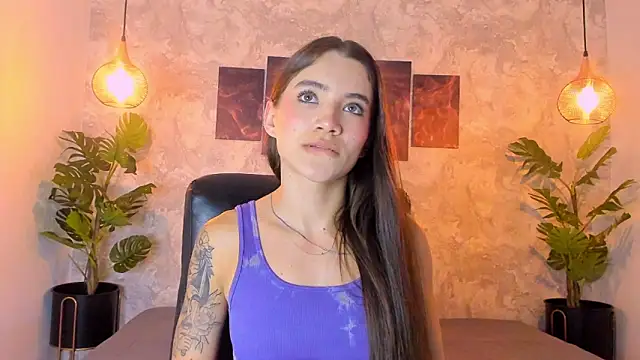 Snapshot of aitana_baker_ chatting on 12/15/25, 07:18 aitana baker online show from 12/15/25, 07:18