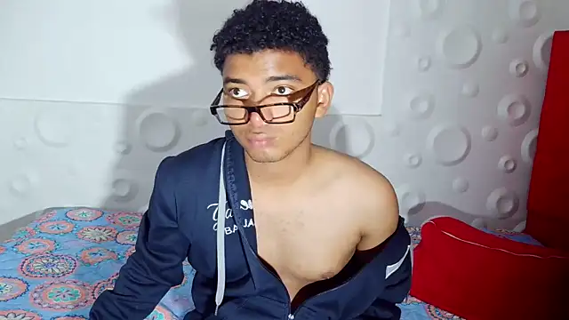 felipecams123 online show from 12/22/25, 05:21