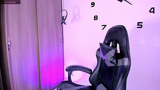 fhalon foxxxys  online show from 09/21/25, 09:00