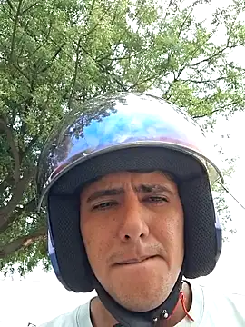 Snapshot of Joel4518 chatting on 04/11/26, 04:44 Joel4518 online show from 04/11/26, 04:44