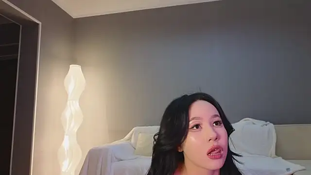 lunajii online show from 12/14/25, 01:44