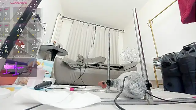 fox-yiyi online show from 12/18/25, 12:11