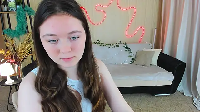 Snapshot of AlluringLookk chatting on 10/04/25, 04:38 AlluringLookk online show from 10/04/25, 04:38