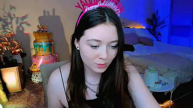 Snapshot of AlluringLookk chatting on 11/27/25, 11:23 AlluringLookk online show from 11/27/25, 11:23