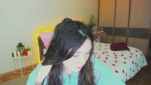 AlluringLookk online show from 04/03/26, 12:58