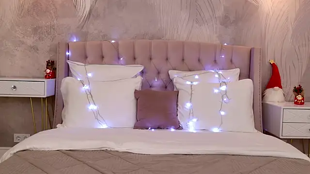 VanessaFields online show from 12/22/25, 03:09