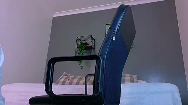 MrFox   online show from 03/28/26, 07:24