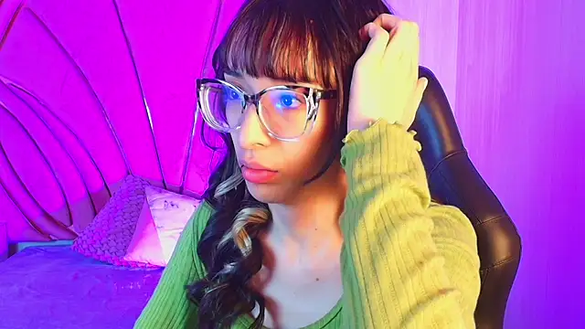 Emilia Bons online show from 04/17/26, 12:41