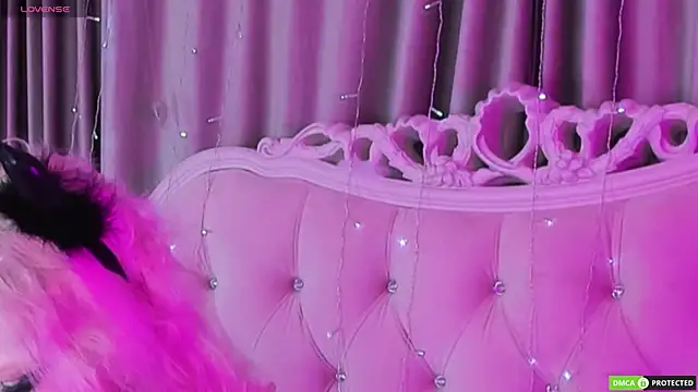 Snapshot of CarolLamb chatting on 11/02/25, 06:43 CarolLamb online show from 11/02/25, 06:43