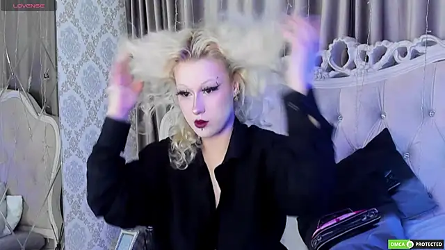 Snapshot of CarolLamb chatting on 11/22/25, 06:07 CarolLamb online show from 11/22/25, 06:07