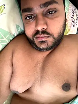 Snapshot of blrguychub chatting on 11/24/25, 02:11 blrguychub online show from 11/24/25, 02:11