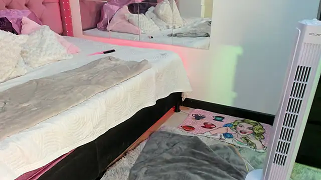 sara ramirez01 online show from 09/13/25, 01:49