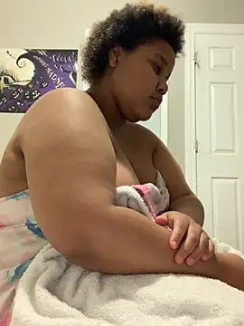 chocolate bella online show from 10/12/25, 04:44