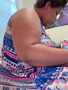 chocolate bella online show from 10/15/25, 01:44