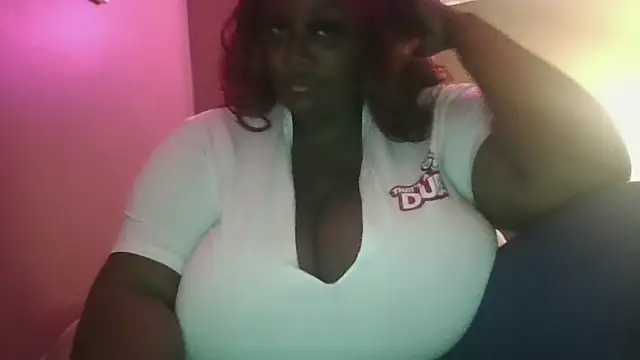 Snapshot of Cocomamii1 chatting on 11/18/25, 02:39 Cocomamii1 online show from 11/18/25, 02:39