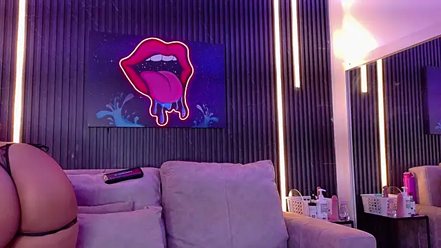 SophiaSummer online show from 10/14/25, 07:47