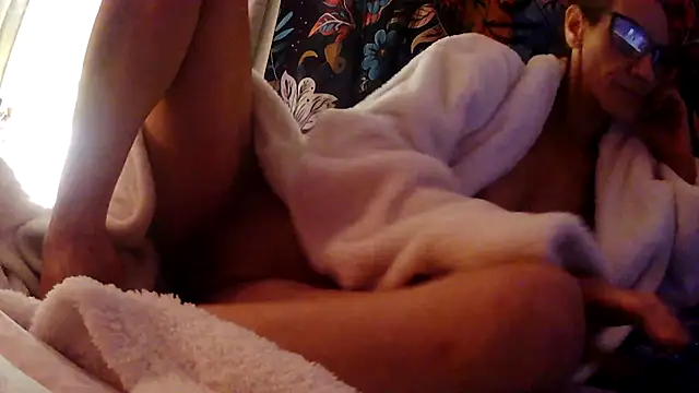 Snapshot of gypsyadventures1 chatting on 10/16/25, 06:03 gypsyadventures1 online show from 10/16/25, 06:03