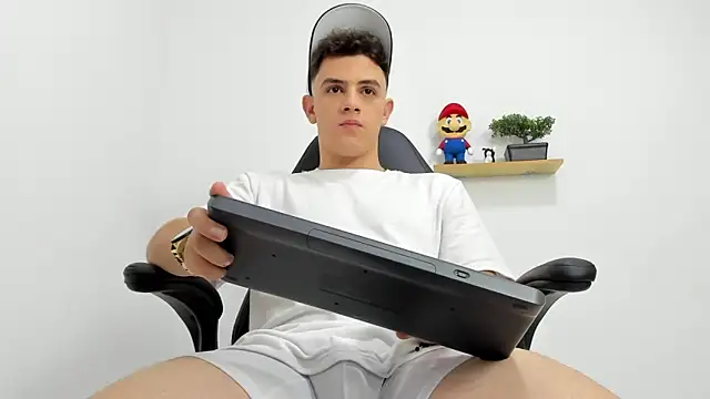 Snapshot of Mikecooper chatting on 09/27/25, 09:53 Mikecooper online show from 09/27/25, 09:53